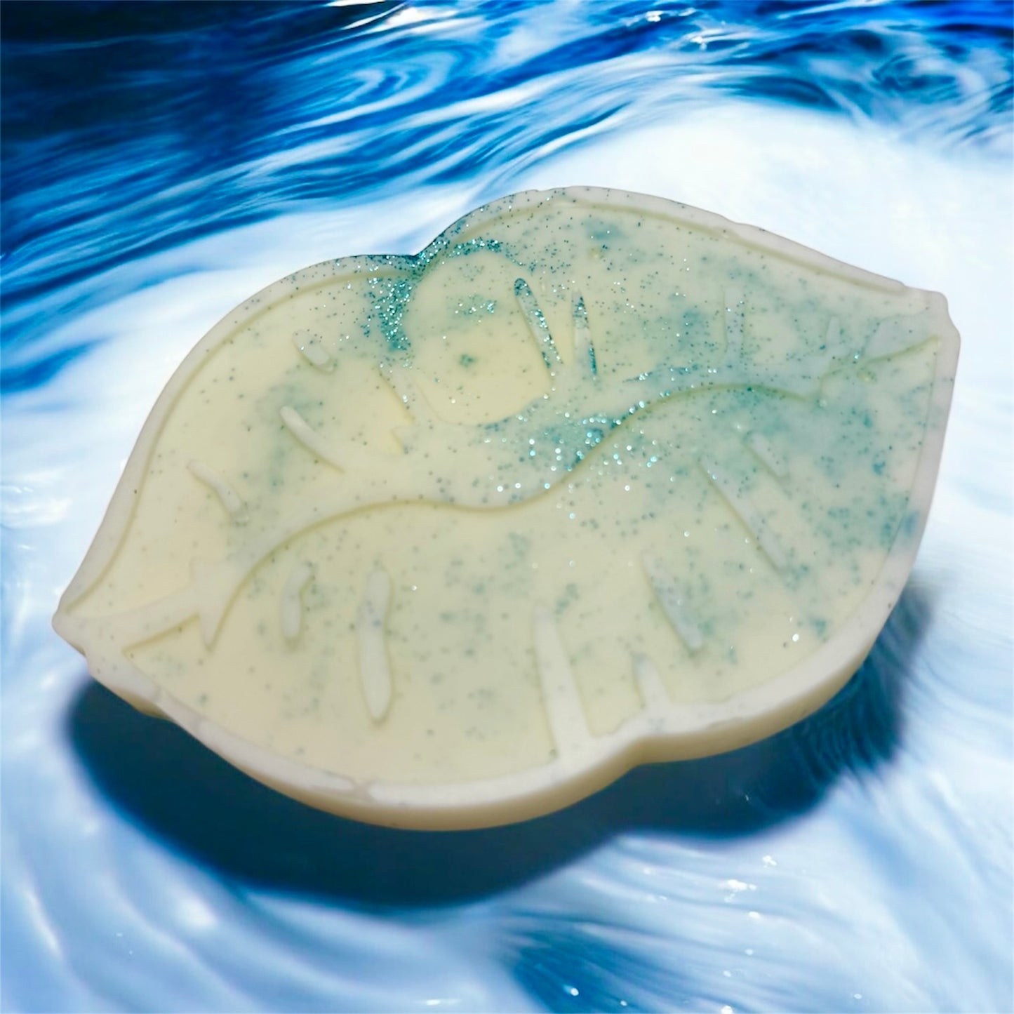 LARGE WAX MELT SHAPE LIPS