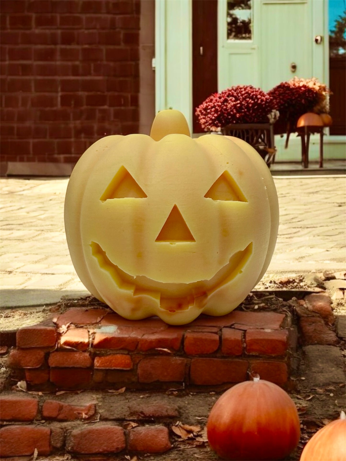 SPOOKY SEASON: LARGE HALLOWEEN PUMPKIN