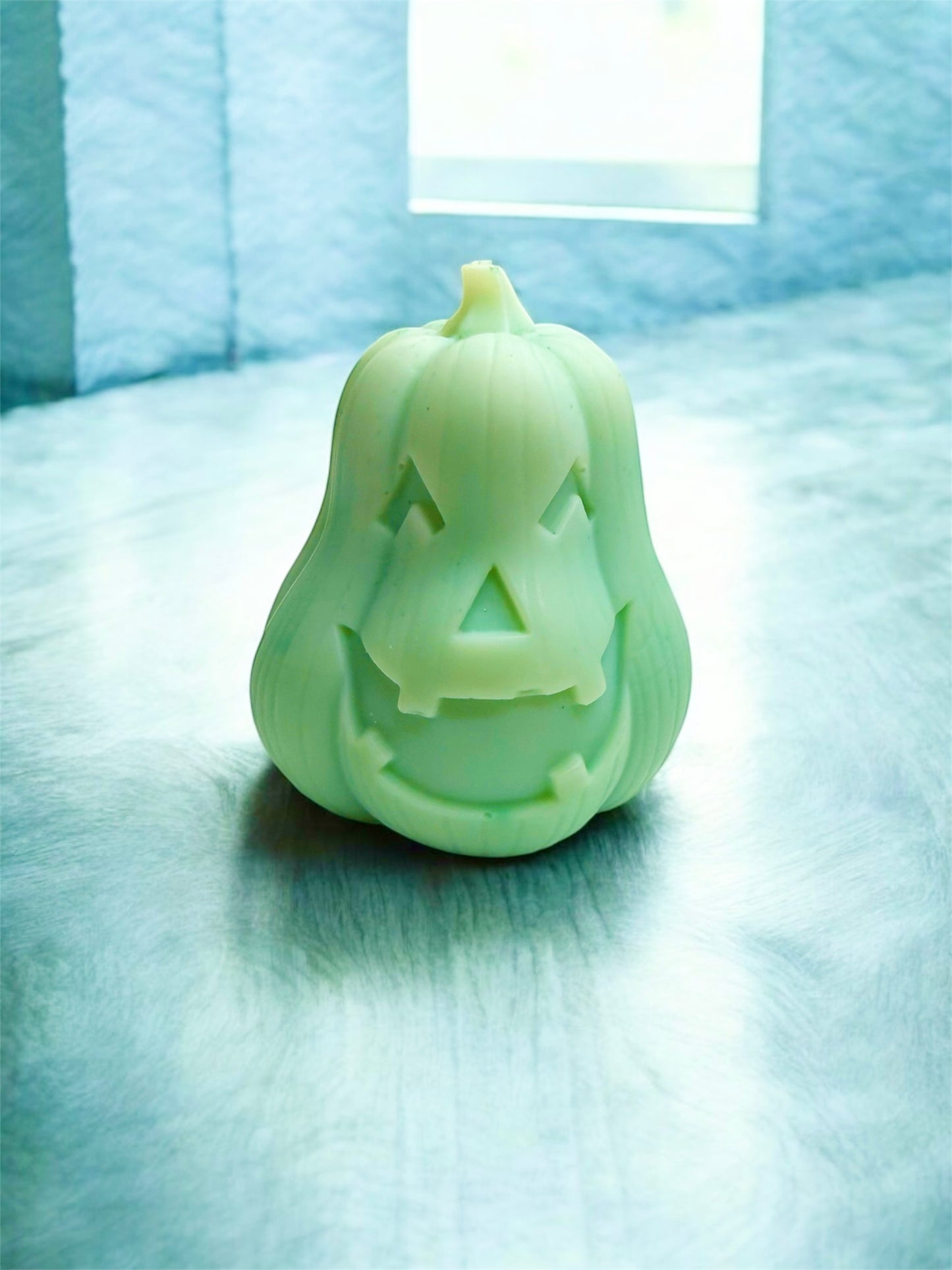 SPOOKY SEASON: XL 3d CHEEKY SMILING PUMPKIN WAX MELT