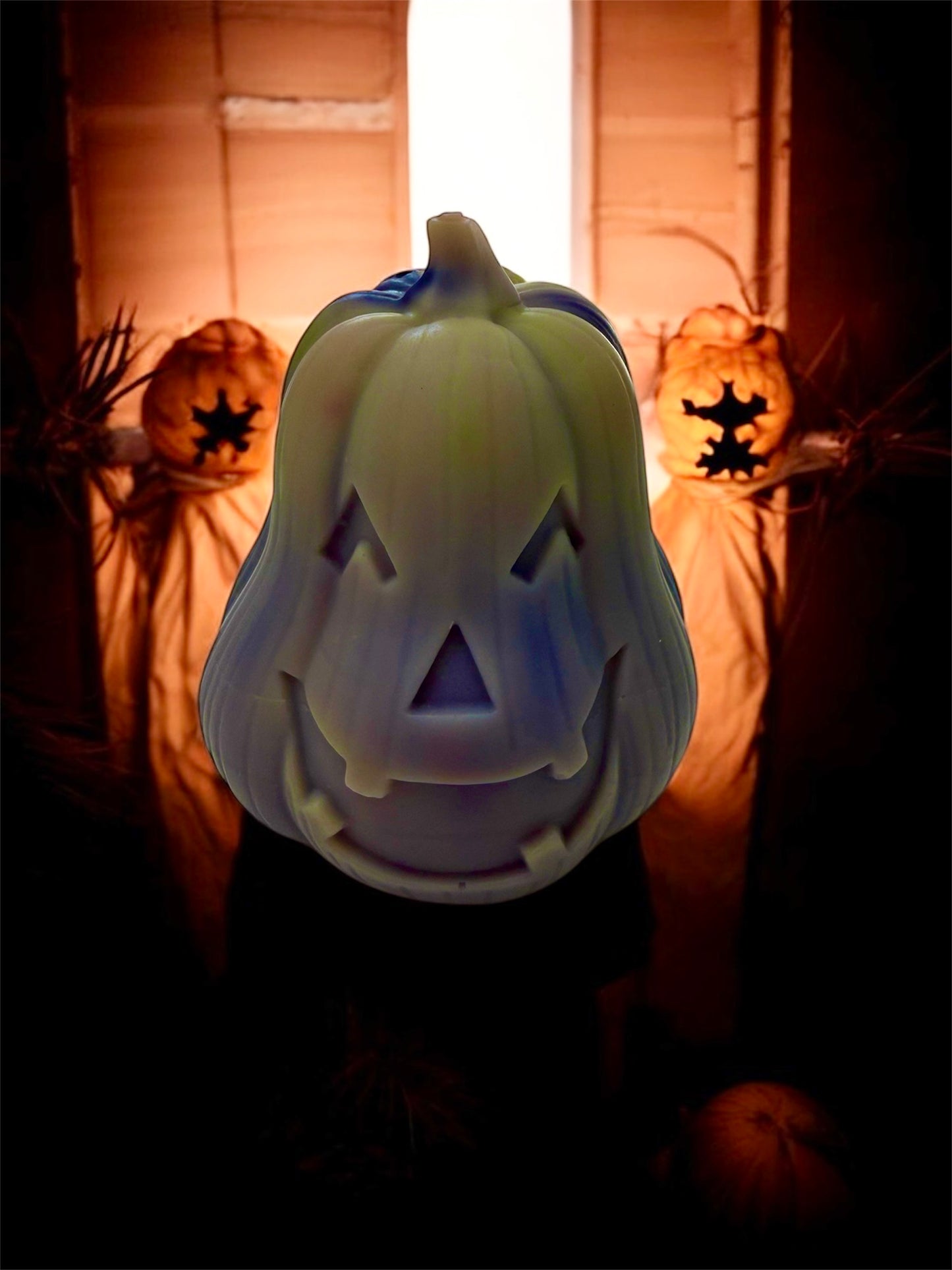SPOOKY SEASON: XL 3d CHEEKY SMILING PUMPKIN WAX MELT