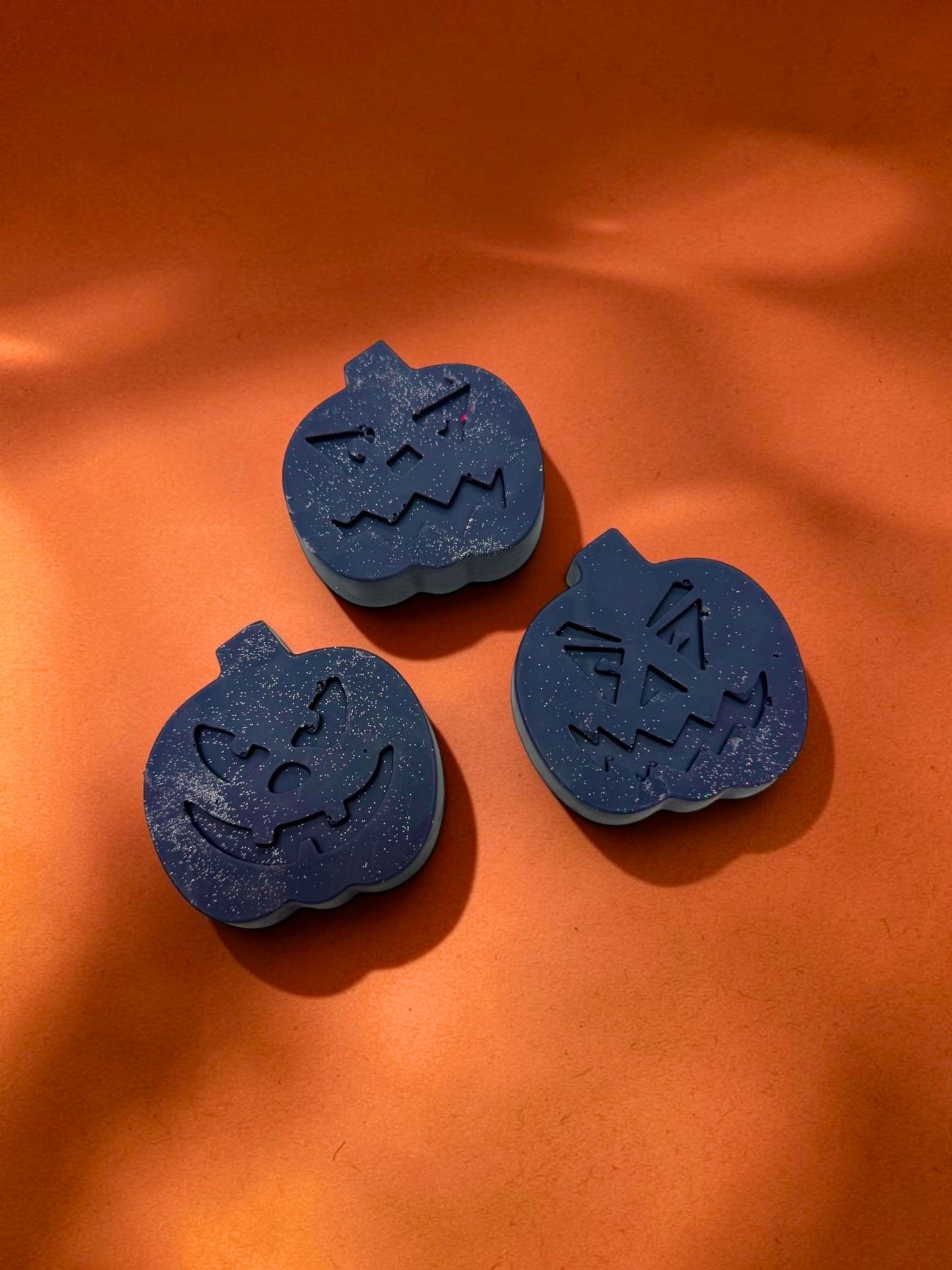 HALLOWEEN: 3d PUMPKIN TRIO EMOJI WAX MELT PACK