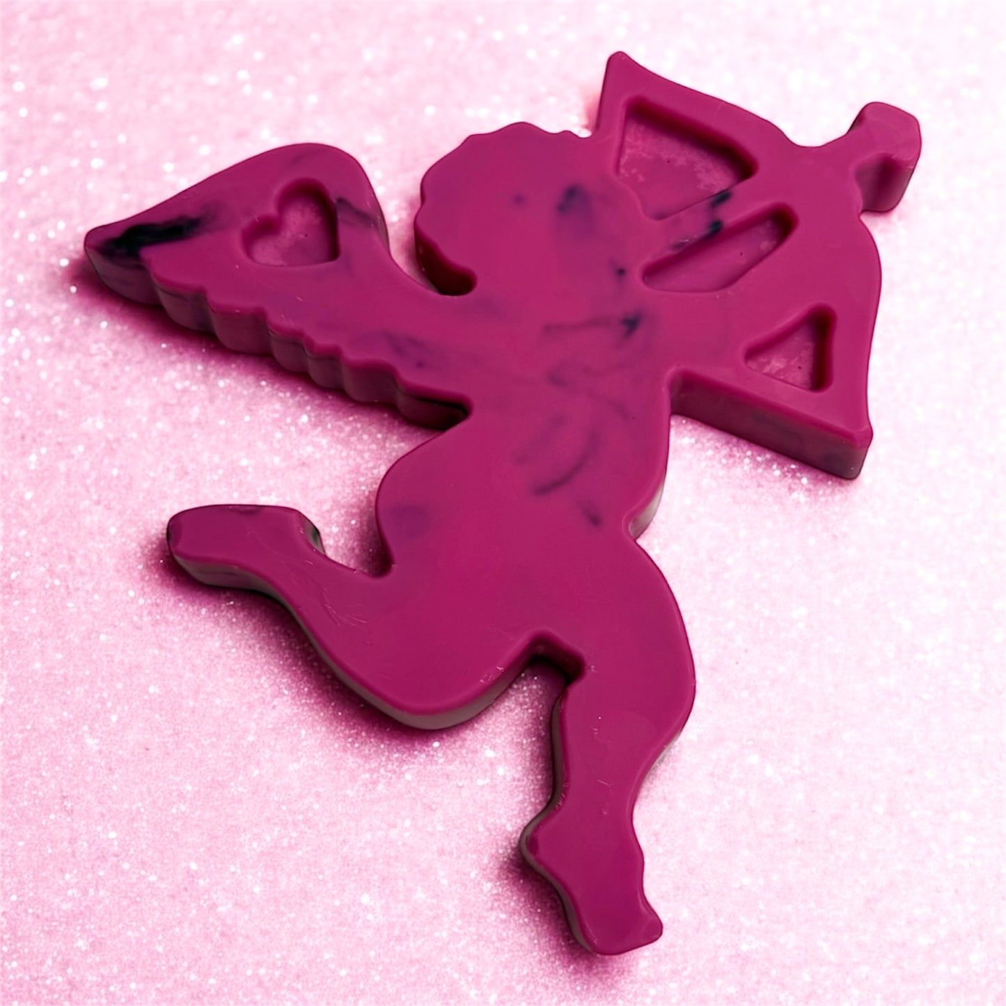 VALENTINE: XXL Cupid the winged cherub