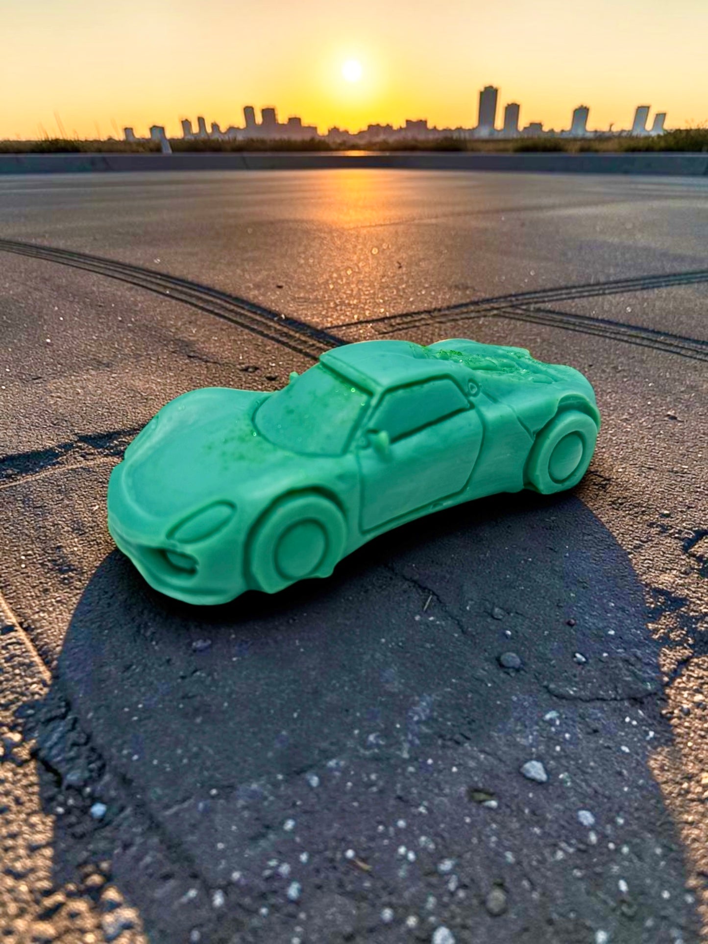 LARGE RACE CAR