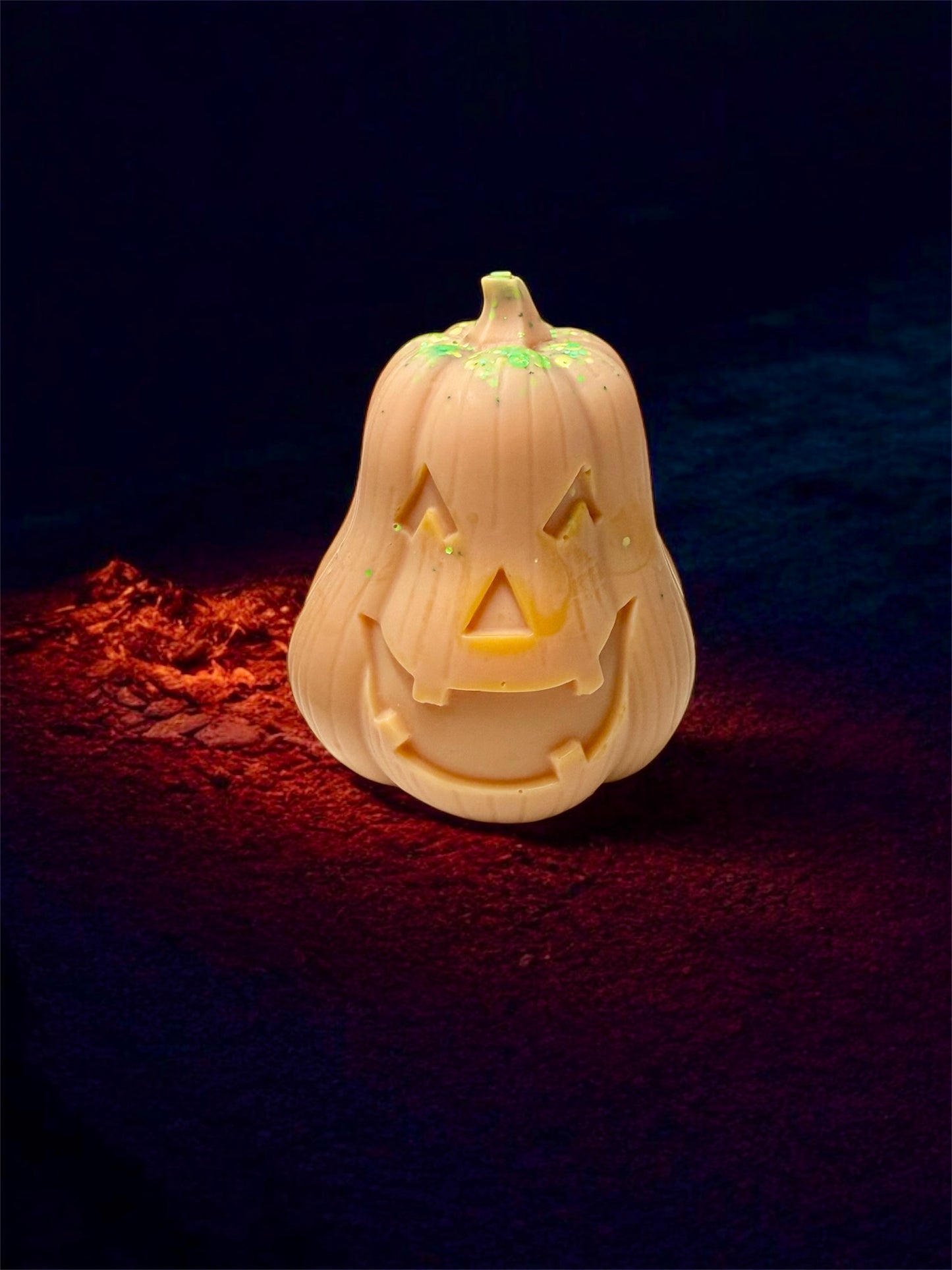 SPOOKY SEASON: XL 3d CHEEKY SMILING PUMPKIN WAX MELT