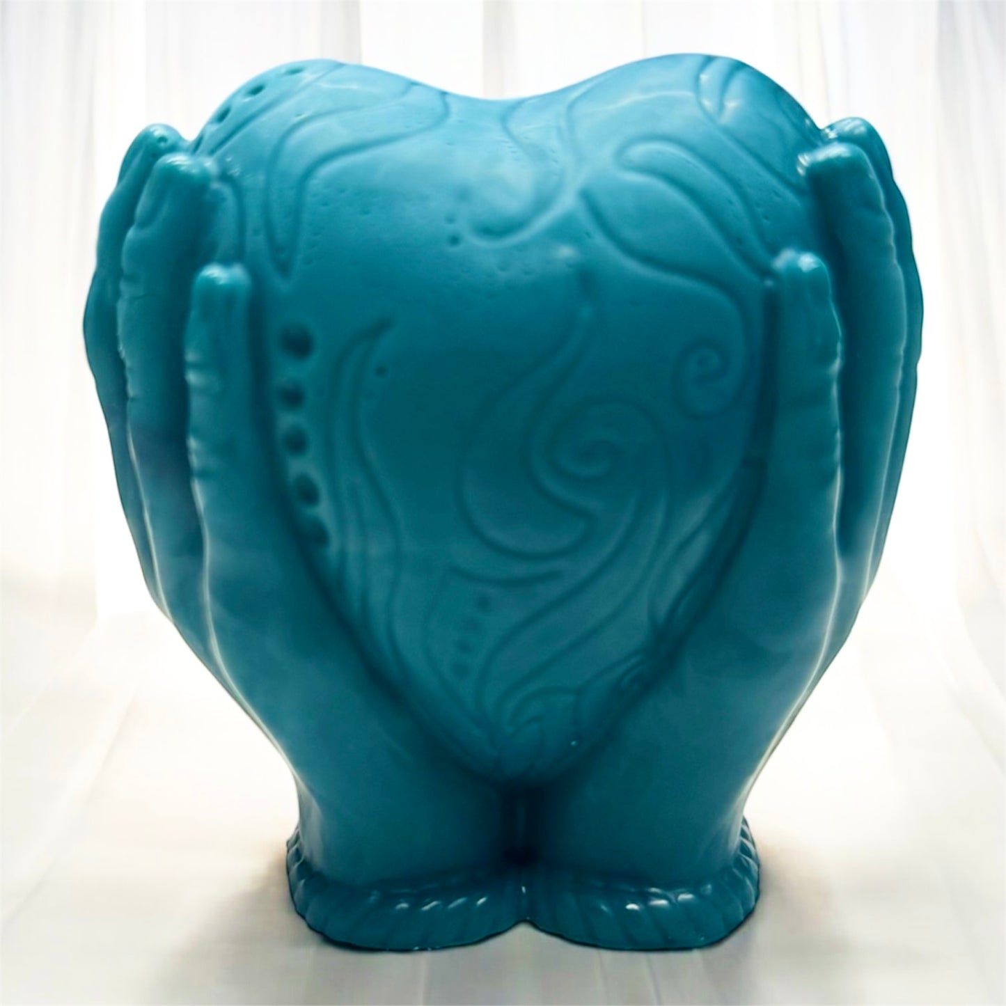 LARGE WAX MELT SHAPE: HEART IN HANDS